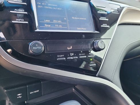 Used 2018 Toyota Camry LE image 18