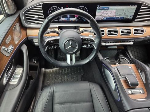 Used 2024 Mercedes-Benz GLS 580 4MATIC image 12