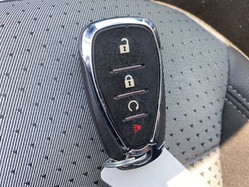 Used 2025 Chevrolet Trax LT FWD image 24