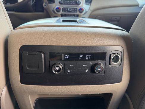 Used 2017 GMC Yukon XL SLT image 32