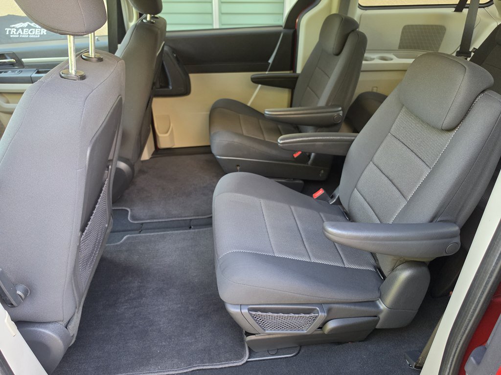 Used 2009 Dodge Grand Caravan SXT w/ Entertainment Group 2 FWD image 32
