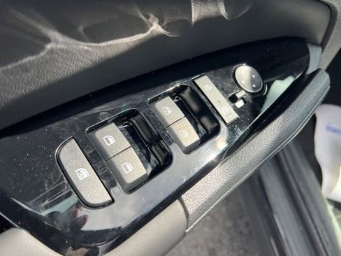 Used 2025 Kia Sportage X-Line image 32