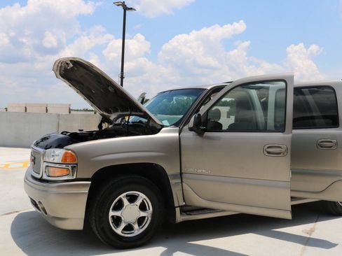 Used 2001 GMC Yukon XL Denali AWD/4WD image 69