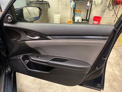 Used 2018 Honda Civic Touring image 30