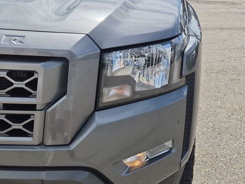Used 2022 Nissan Frontier SV AWD/4WD image 12
