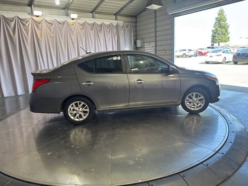 Used 2018 Nissan Versa SV w/ SV Special Edition Package FWD image 4