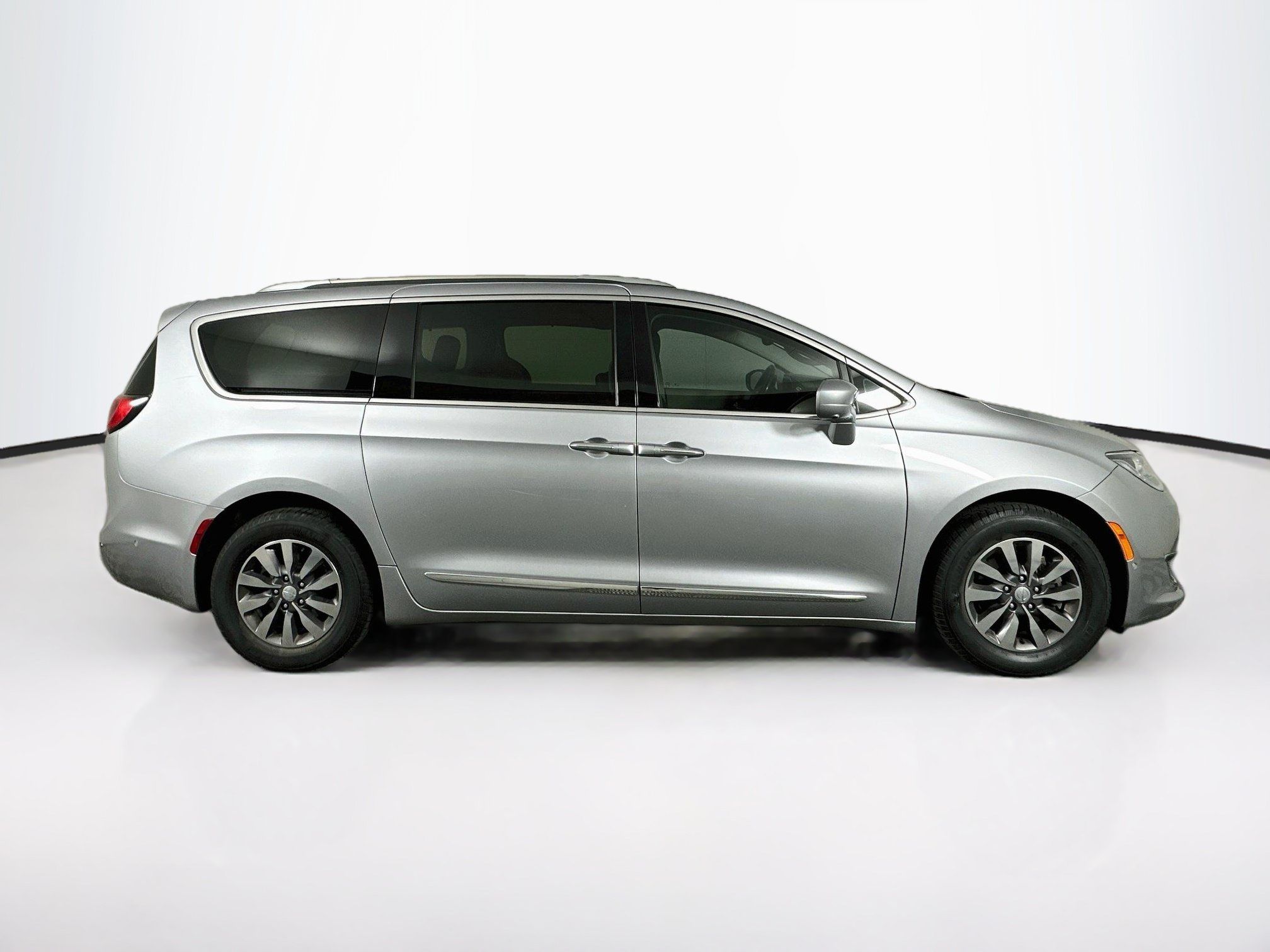 Used 2019 Chrysler Pacifica Touring-L Plus w/ Advanced Safetytec Group FWD image 10
