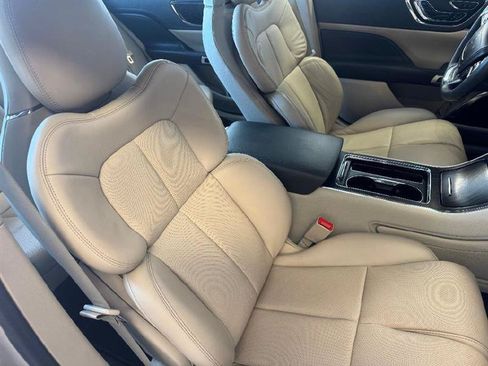 Used 2017 Lincoln Continental Reserve w/ Technology Package FWD image 5