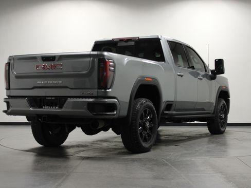 Used 2024 GMC Sierra 3500 AT4 w/ AT4 Premium Plus Package AWD/4WD image 4
