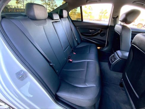 Used 2018 BMW 320i Sedan image 19