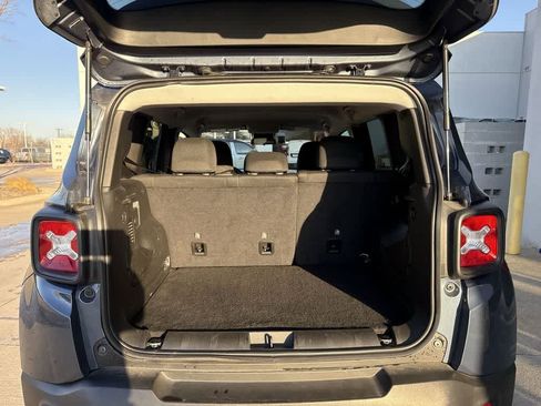 Used 2023 Jeep Renegade Latitude image 22