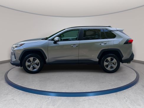 Used 2022 Toyota RAV4 XLE w/ Convenience Package FWD image 8