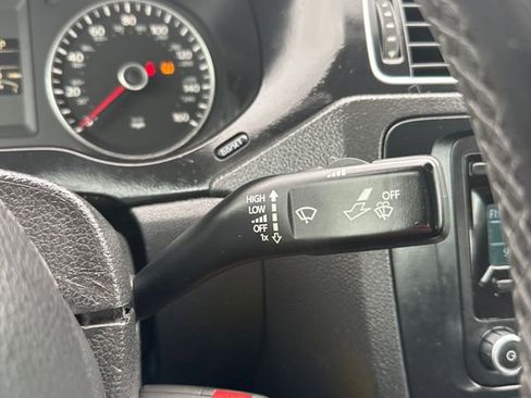 Used 2013 Volkswagen Jetta SE FWD image 27