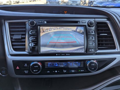 Used 2018 Toyota Highlander XLE AWD/4WD image 23