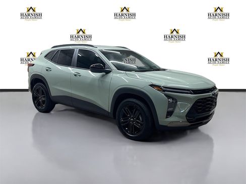 Used 2024 Chevrolet Trax ACTIV w/ Driver Confidence Package image 3