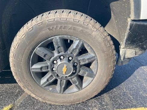 Used 2023 Chevrolet Silverado 2500 Custom w/ Custom Value Package AWD/4WD image 6