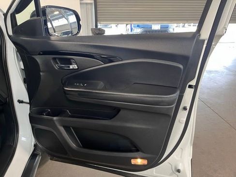 Used 2020 Honda Pilot Touring image 12