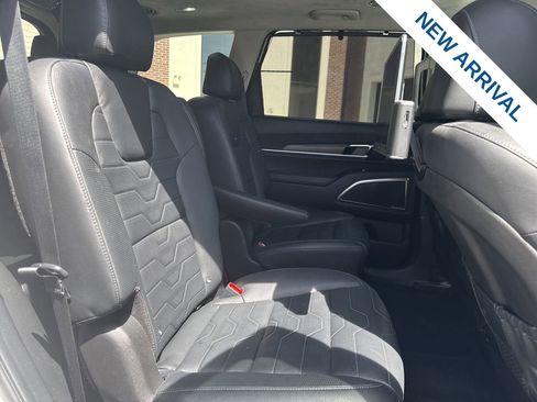 Used 2022 Kia Telluride SX w/ SX Prestige Package image 12