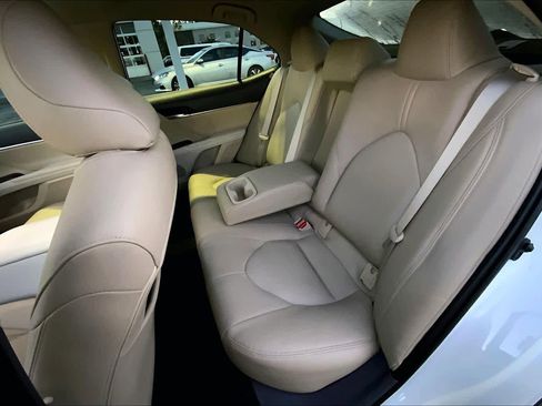 Used 2021 Toyota Camry LE image 20