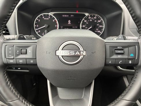 Used 2025 Nissan Rogue SV FWD image 25