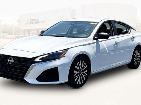 Used 2024 Nissan Altima 2.5 SV FWD image 1
