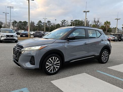 Used 2024 Nissan Kicks SR image 2