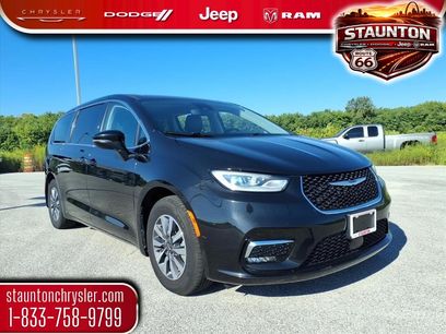 Used 2023 Chrysler Pacifica Touring-L