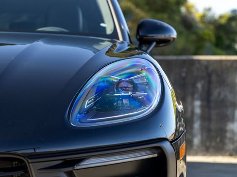 Certified 2025 Porsche Macan image 17