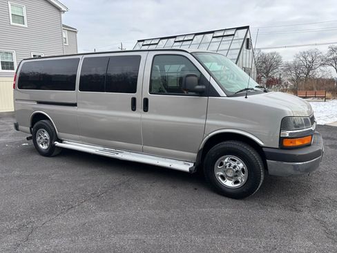 Used 2008 Chevrolet Express 3500 Extended Passenger w/ LT Preferred Equipment Group image 11