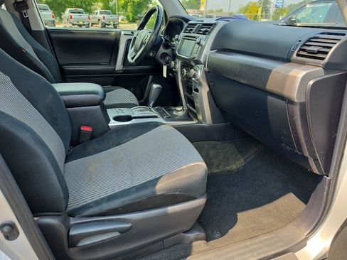 Used 2016 Toyota 4Runner SR5 AWD/4WD image 17