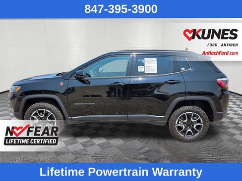 Used 2024 Jeep Compass Trailhawk AWD/4WD image 4