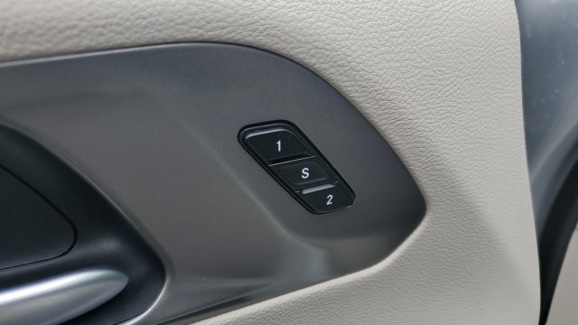 Used 2024 Chrysler Pacifica Touring-L FWD image 6