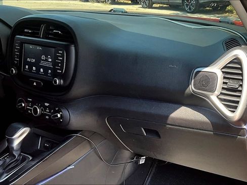 Used 2020 Kia Soul LX FWD image 19
