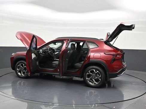 Used 2024 Chevrolet Trax LT image 40