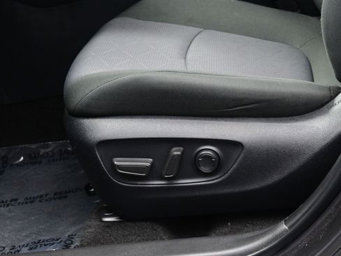 Used 2025 Toyota RAV4 XLE AWD/4WD image 12