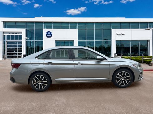 New 2026 Volkswagen Jetta SE FWD image 4