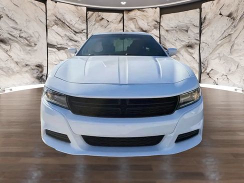 Used 2019 Dodge Charger SXT RWD image 2