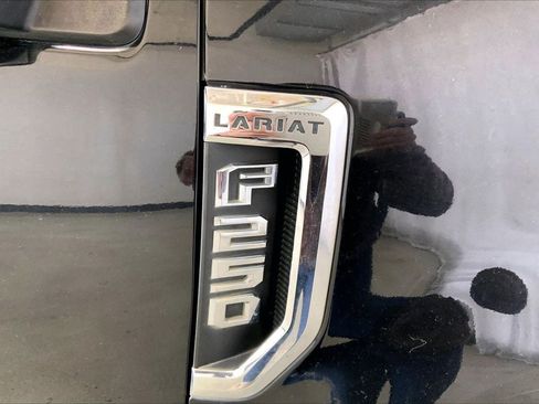 Used 2019 Ford F250 Lariat w/ Lariat Ultimate Package image 9