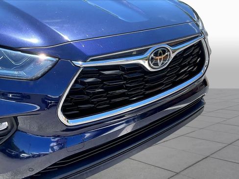 Used 2023 Toyota Highlander Limited FWD image 30