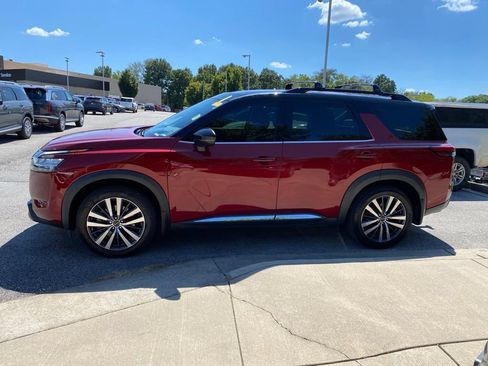 Used 2022 Nissan Pathfinder Platinum w/ Cargo Package AWD/4WD image 4