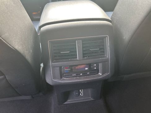 Used 2019 Volkswagen Atlas SE FWD image 17
