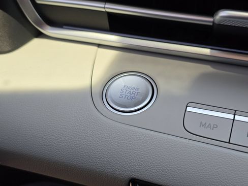 New 2026 Hyundai Elantra Limited FWD image 34