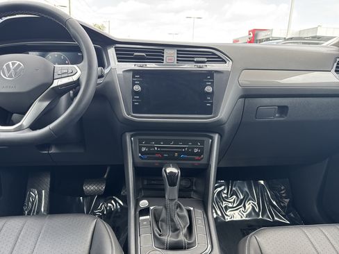 Used 2022 Volkswagen Tiguan SE AWD/4WD image 10
