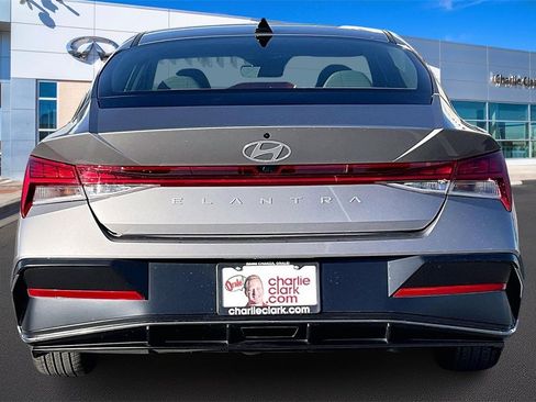 Used 2025 Hyundai Elantra SEL image 4