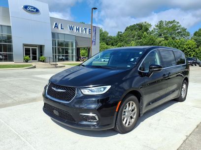 Used 2024 Chrysler Pacifica Touring-L