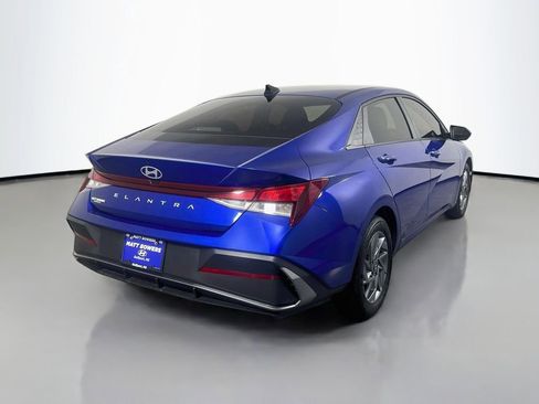 Used 2024 Hyundai Elantra SEL FWD image 5