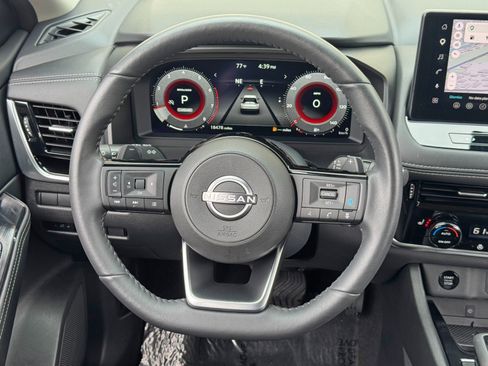 Used 2024 Nissan Rogue SL FWD image 18
