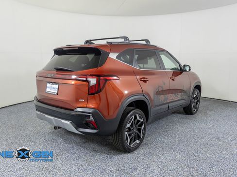 Used 2025 Kia Seltos SX w/ SX Sunroof Package AWD/4WD image 7