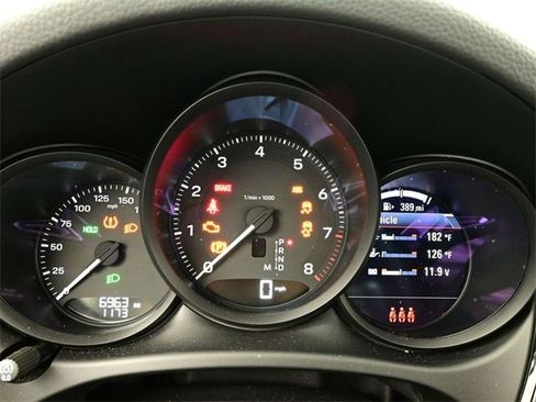 Used 2025 Porsche Macan image 8