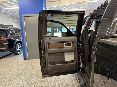 Used 2014 Ford F150 Lariat w/ Lariat Chrome Package AWD/4WD image 24